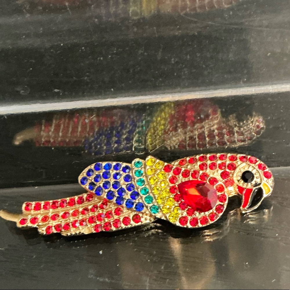 NEW Colorful Parrot Brooch - Picture 3 of 3